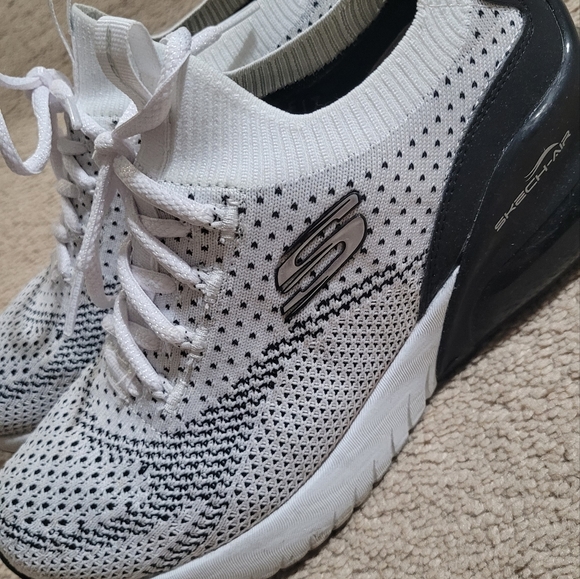 Skechers White Shoes - Picture 2 of 4